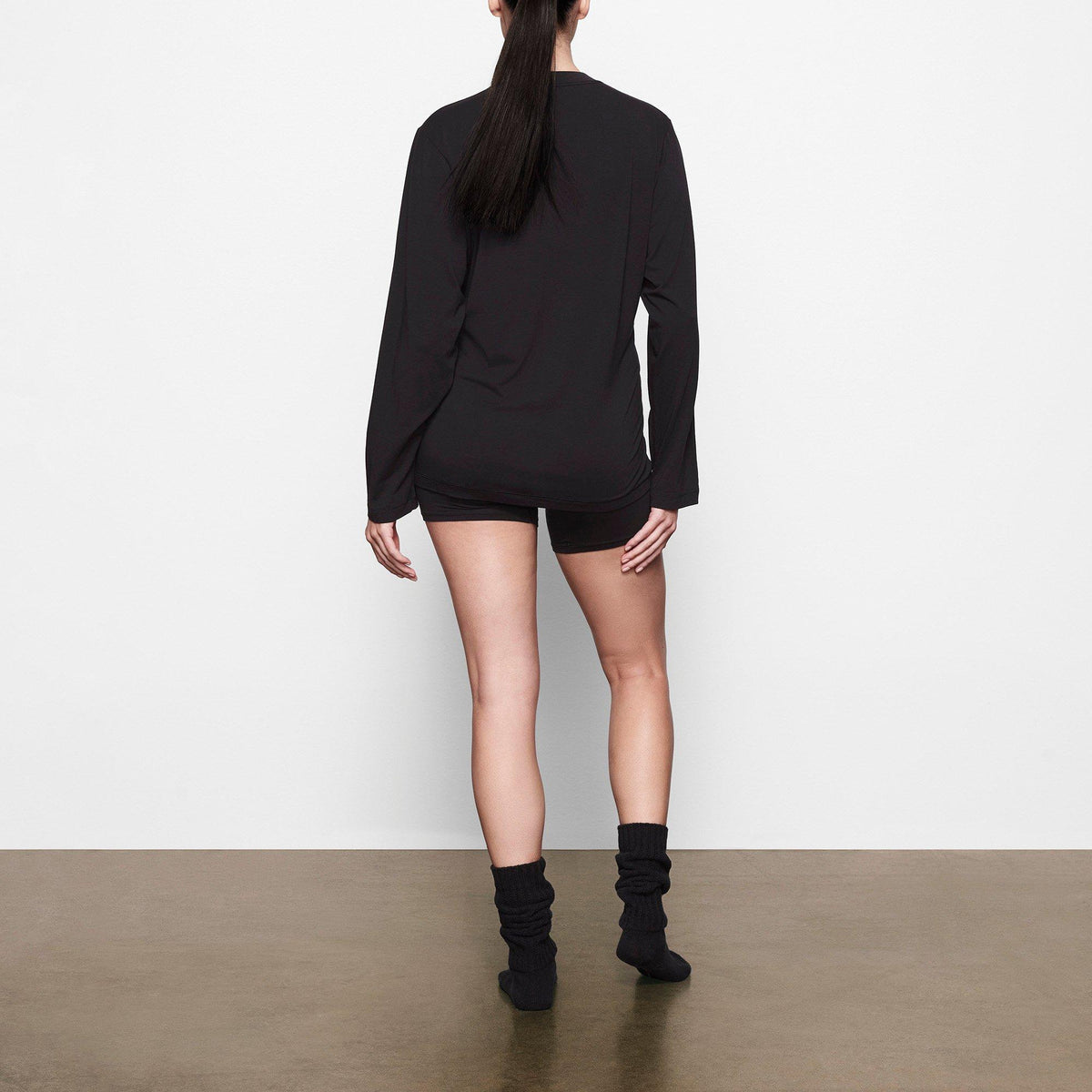 Onyx - SKIMS - Womens Boyfriend Long Sleeve T-Shirt - 4