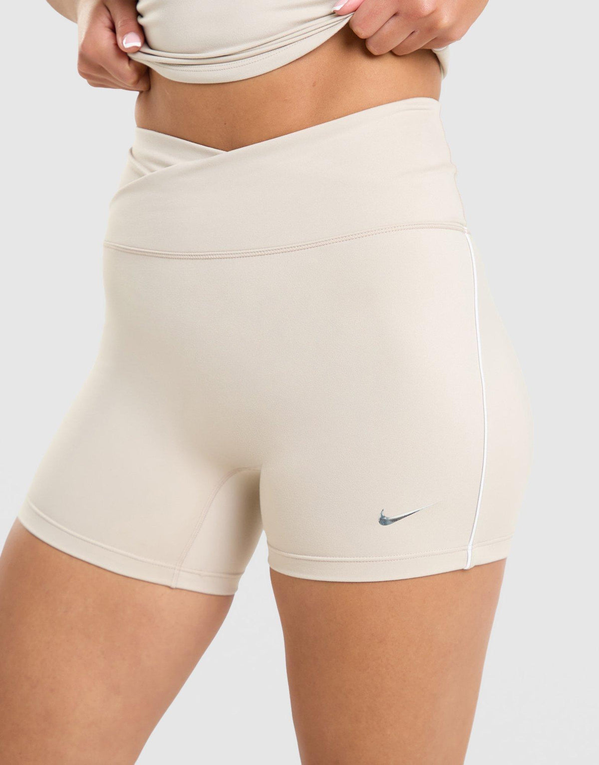 Nike Training Gym Life Swoosh 5" V Waist Bike Shorts