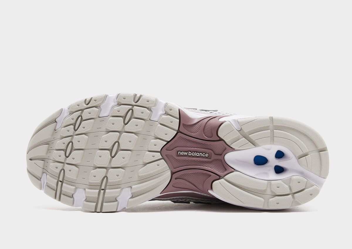 New Balance 740 Women's
